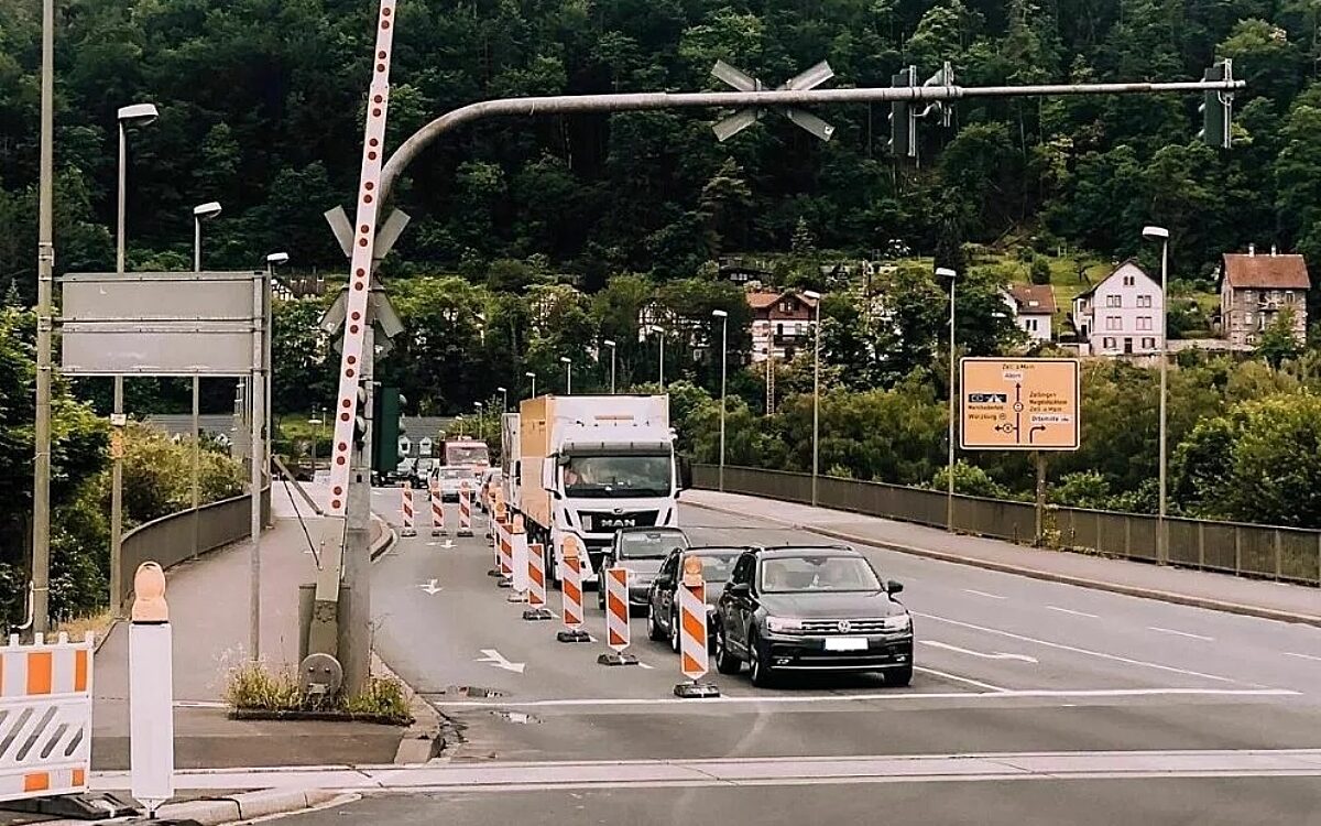 Eine Sperrung auf der Zellerbrücke sorgt für Stau Eine Sperrung auf der Zellerbrücke sorgt für Stau